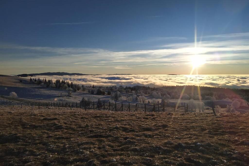 Gite Du Fourperet-Parc Naturel Du Haut-Jura Longevilles-Mont-dʼOr 외부 사진